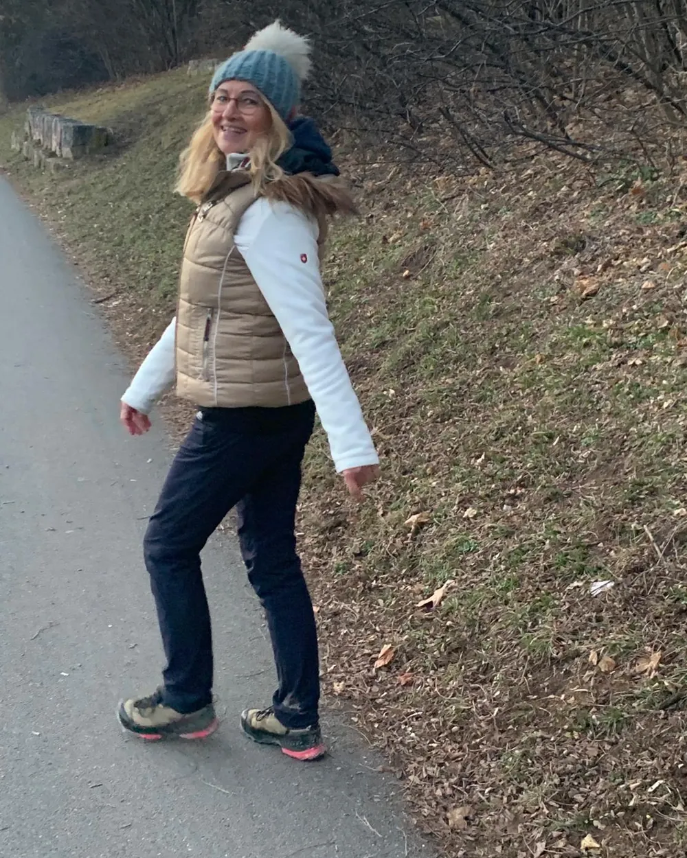 Sabine Rößler, lächelnd und zugewandt